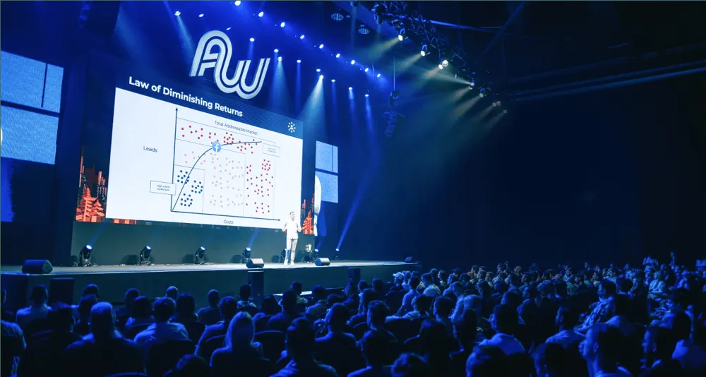 Affiliate World Asia main stage keynote with a full audience